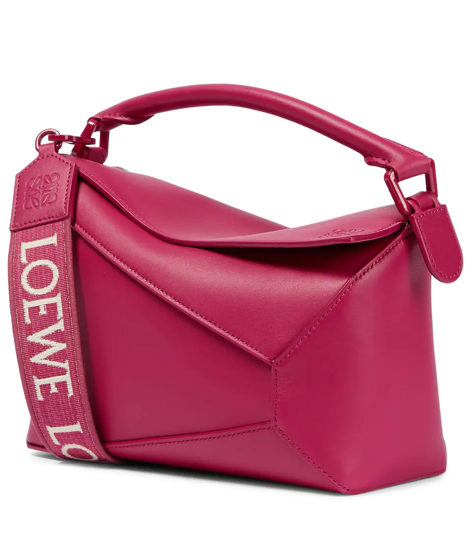 Loewe small puzzle bag red  Loewe puzzle bag, Handbag outfit, Loewe puzzle  bag outfit