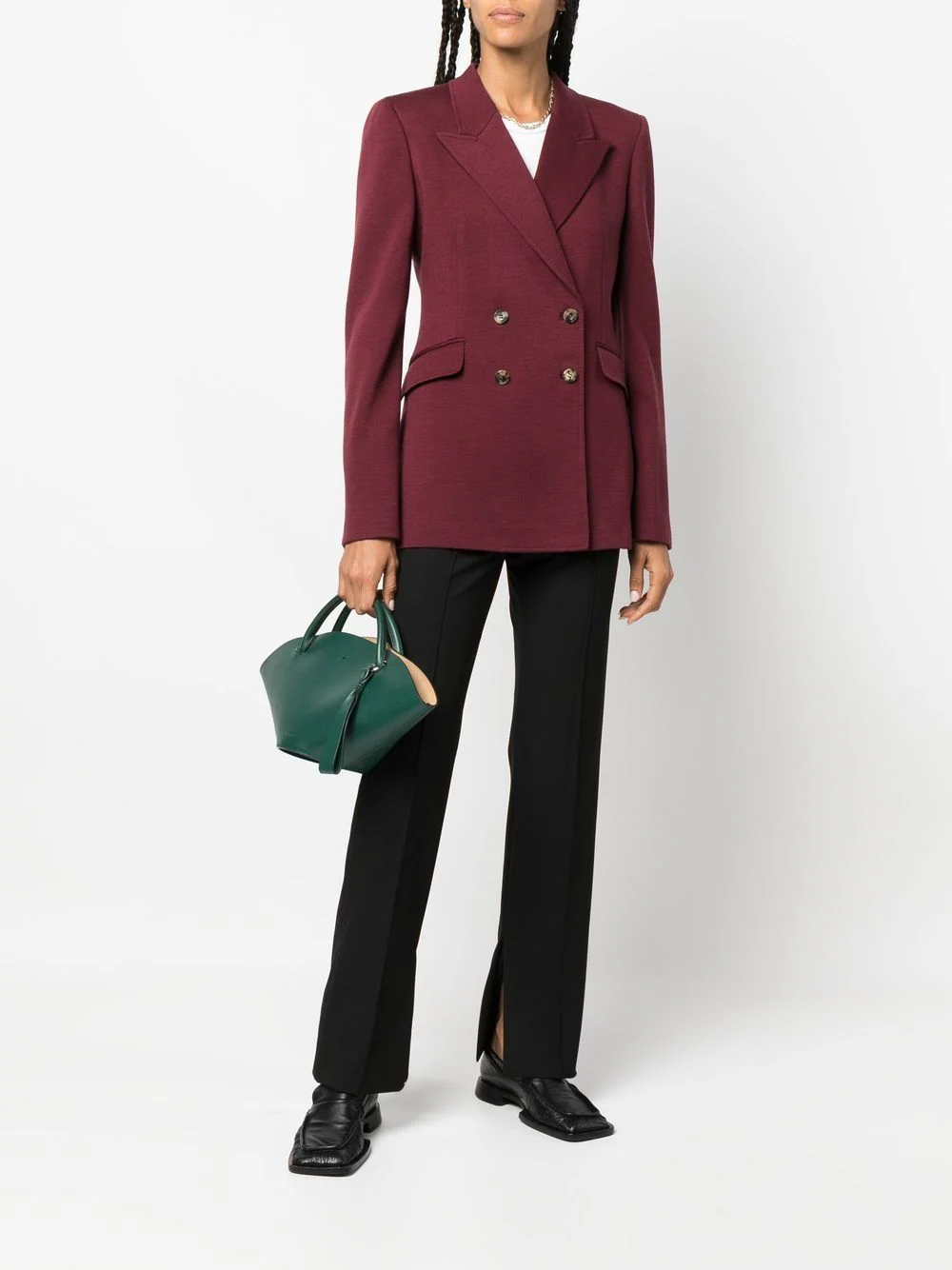 Read more about the article Burgundy Outfits: The Ultimate Style Craze Hailey Bieber Can’t Get Enough Of!