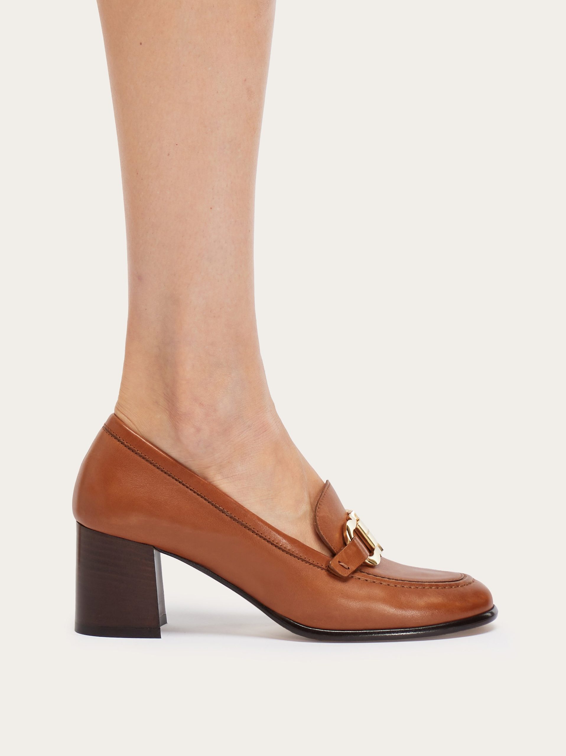 Read more about the article 6 Most Comfortable Women’s Loafers For Walking in 2024/2025