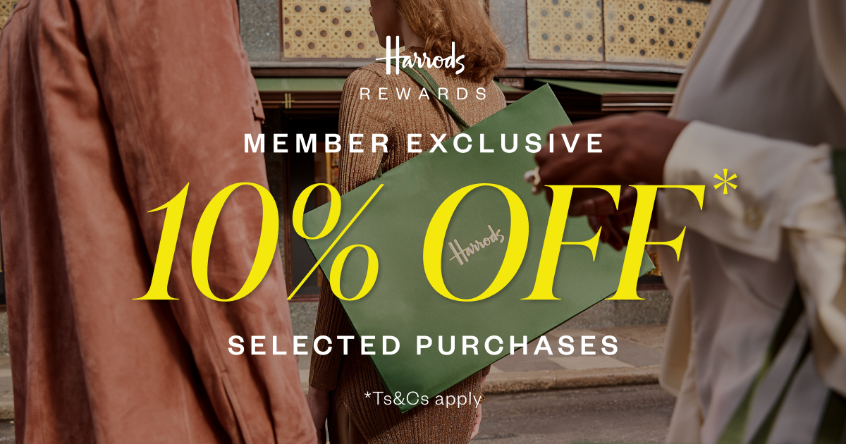 Read more about the article 5 Hot Resort Wear Trends 2025: Latest Arrivals to Shop Now at 10% Off