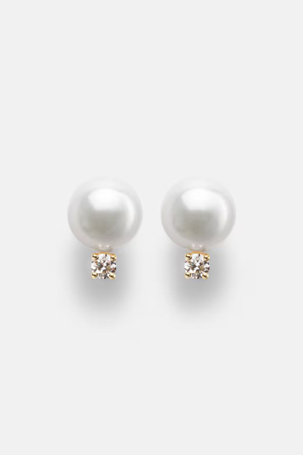 Mikimoto 18kt yellow gold earrings with akoya pearls and diamonds
